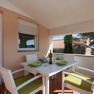 Apartament Luka, Vir